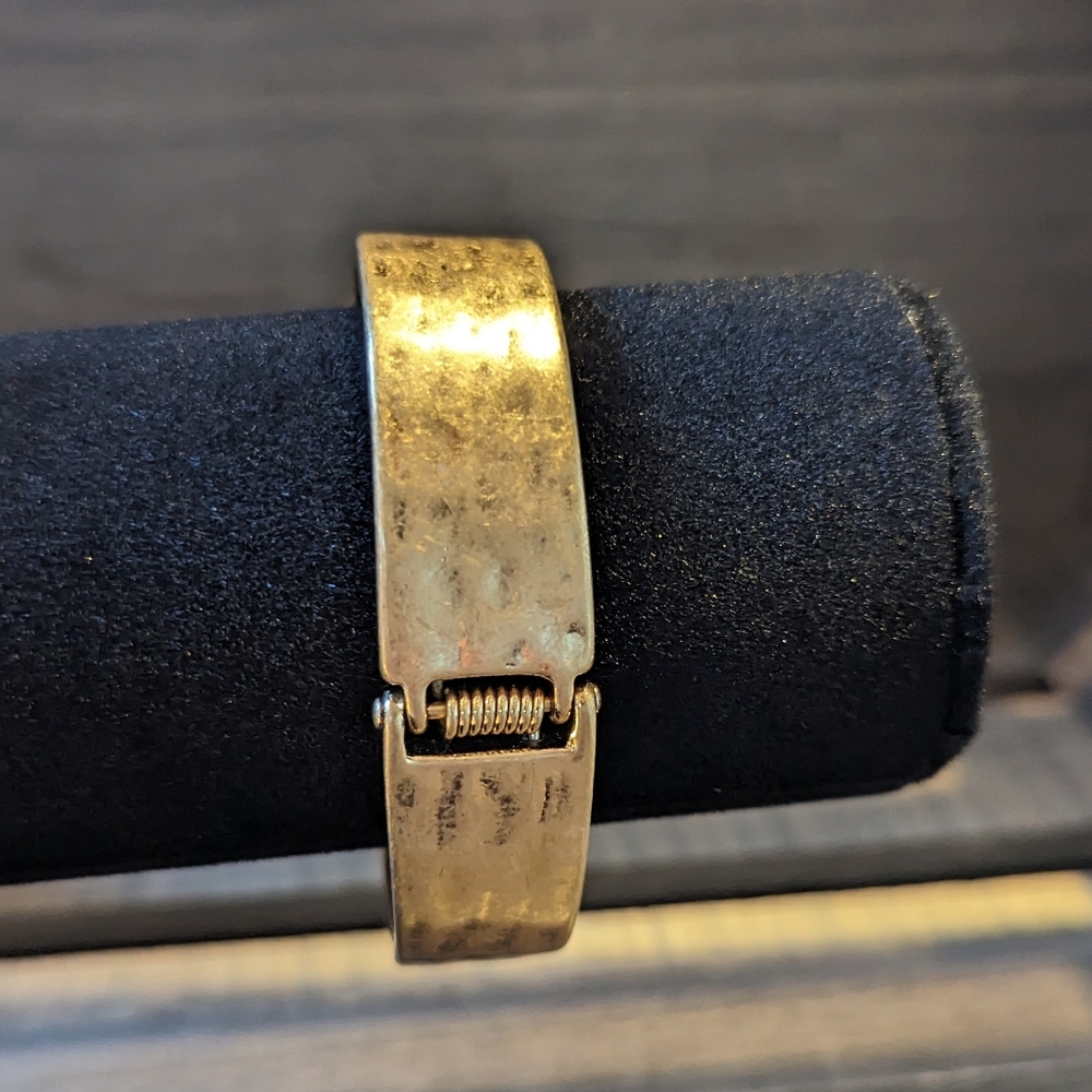 The Sak Bangle Bracelet - Picture 4 of 5